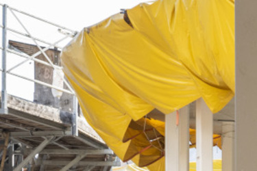 Der Mann mit dem Goldhelm